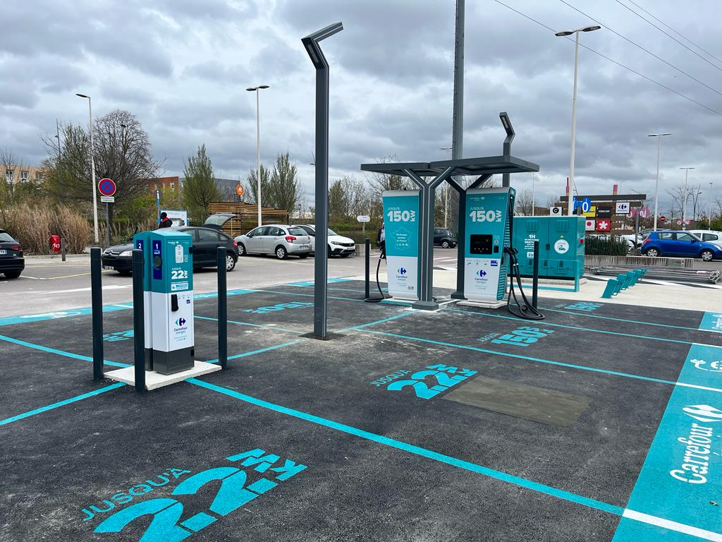 Station de recharge électrique pour voitures.