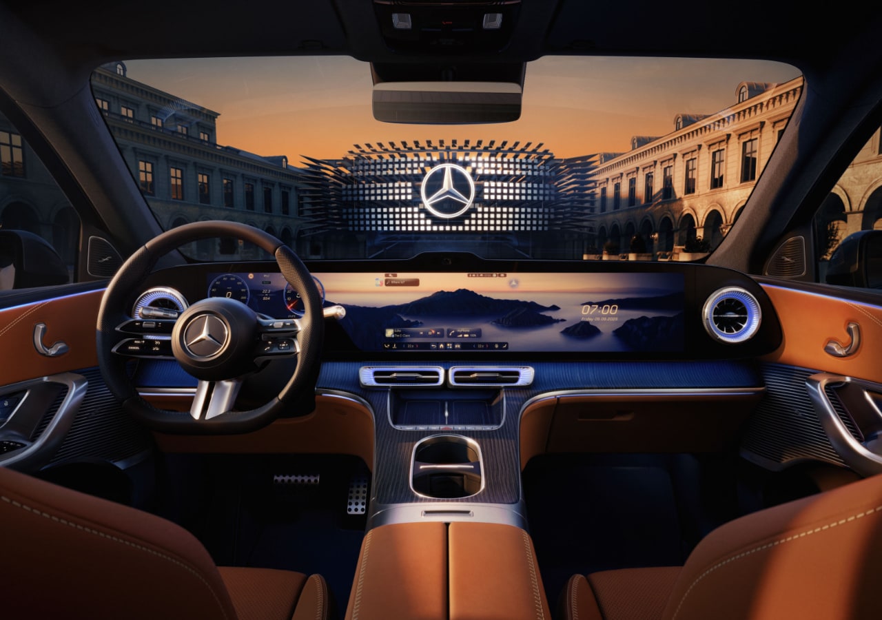 Intérieur de voiture moderne avec tableau de bord digital.