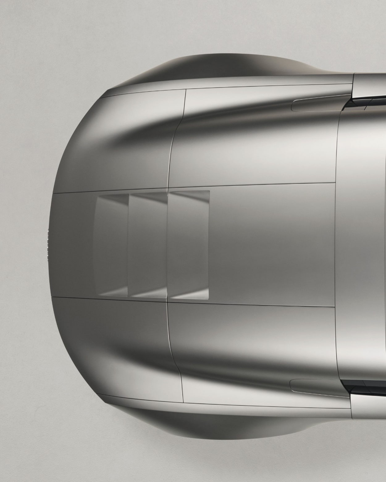 Vue aérienne d'une voiture grise futuriste.