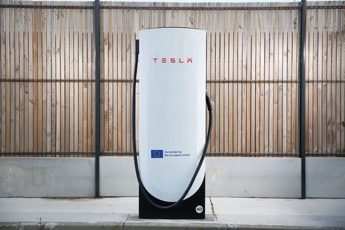 tesla supercharger v4 500 kw